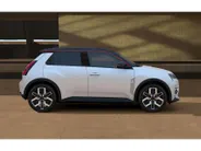 Renault 5 urban range techno 40 kWh Nu uit voorraad leverbaar met Gratis 5 jaar fabrieksgarantie en € 1.300,- Zeeuw & Zeeuw korting !