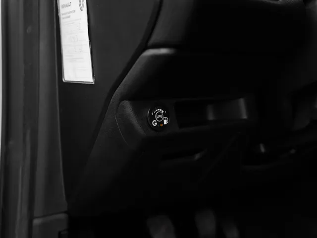 Renault Clio 1.0 TCe 92 PK Bi-Fuel Zen | 4 seizoensbanden | Airco | NAVI | parkeersensoren achter | Apple/Android car play |