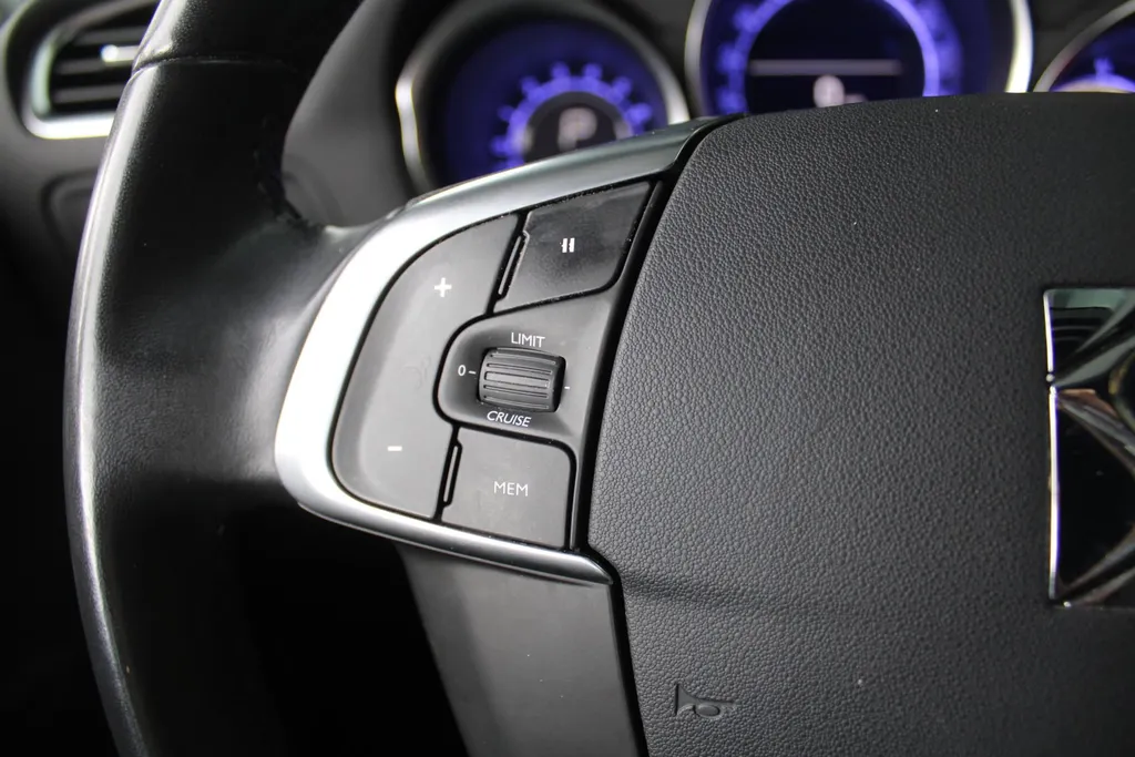 DS DS 4 Crossback 1.6 THP Chic | 17' LM | Trekhaak | PDC | Camera | Cruise |