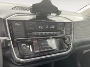 Volkswagen up! 1.0 65PK | Climate Control| Parkeersensoren| 4seizoen banden| Camera | Automatische verlichting| DEALER ONDERHOUDEN!!