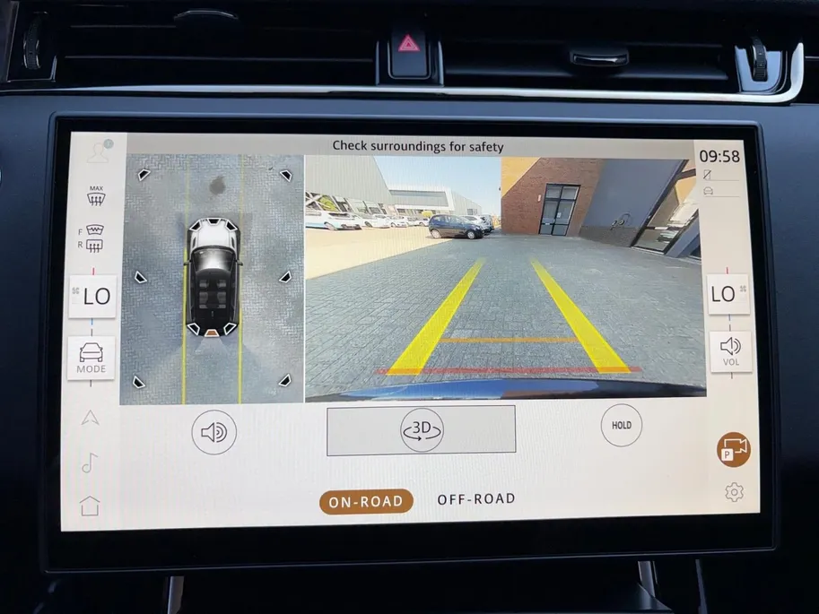 Land Rover Range Rover Evoque 1.5 P270e PHEV AWD SE Dynamic Edition | Black Pack | Keramische coating | Panoramadak | Meridian audio-installatie | Elektrisch verstelbare stoelen incl. geheugenfunctie | 3D camera | Apple/Android Carplay | Elektrisch verstelbare achterklep | Stoelverwar
