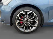 Ford Focus Wagon 1.0 EcoBoost Hybrid ST Line X | NL auto | 1e eigenaar | Dealer onderhouden | Adapt cruise control | BLIS | Winter pack | Elektr. achterklep | Parkeersensoren voor en achter | Achteruitrijcamera | Apple carplay & android auto | 18' lichtmetalen velge