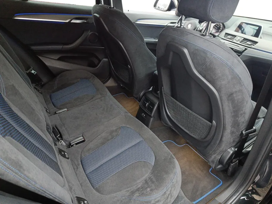 BMW X2 sDrive18i High Executive | Parkeercamera | Elektrische achterklep | M-pakket |
