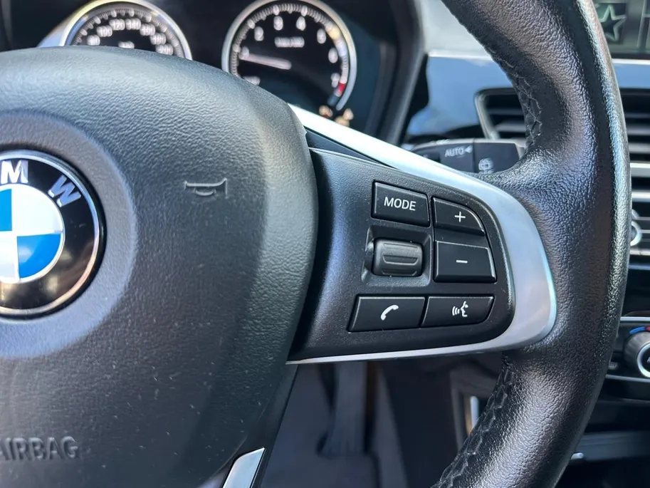 BMW X1 sDrive18i High Executive | Automaat | Head-Up Display | Automatische Achterklep | Panorama Dak | Stoelverwarming | Volledig Lederen Bekleding | Dealer Onderhouden | Camera | 12 Maanden BOVAG Garantie