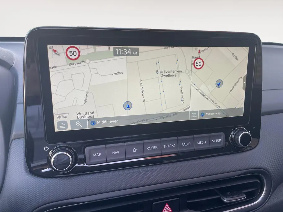 Hyundai Kona 1.6 GDI HEV Fashion Sky | Navigatie| Lichtmetalen velgen| Parkeersensoren| Schuif- kanteldak| Climate Controle| Adaptieve Cruise Controle| Dode hoeksensor|