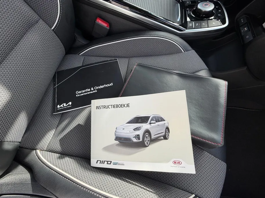 Kia e-Niro DynamicPlusLine 64 kWh | *1E EIGENAAR | FABRIEKSGARANTIE | SCHUIF- KANTELDAK | APPLE CARPLAY/ ANDROID AUTO | NAVI | CAMERA | STUUR/ STOELVERWARMING | STOF/ LEDER | ETC…