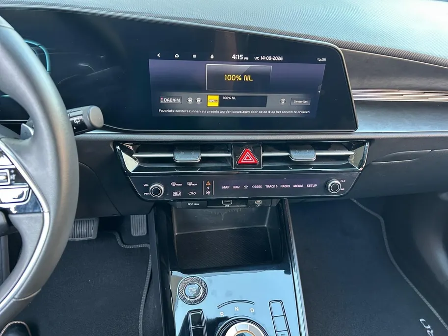 Kia Niro 1.6 GDi Hybrid DynamicLine Edition | Elektrisch Verstelbare Bestuurdersstoel | Dodehoekdetectie | Apple Carplay / Android Auto | Navigatiesysteem | Licht + Regensensor | Parkeersensoren Voor + Achter | Camera Achter | Cruise Control Adaptief | Rijstrookse