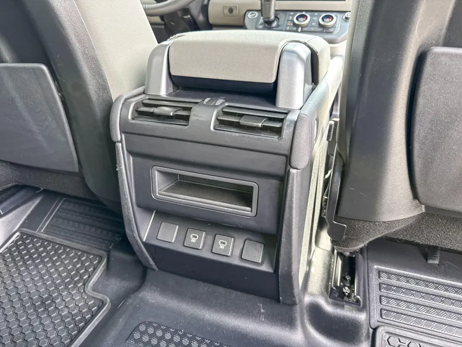 Land Rover Defender 110 2.0 P400e 110 X-Dynamic HSE