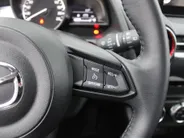 Mazda 2 1.5 e-SkyActiv-G 90PK 6MT Homura | Stuur-/stoelverwarming | Camera | Dodehoek detectie | LED | 16' LM | Carplay | Clima | Cruise |