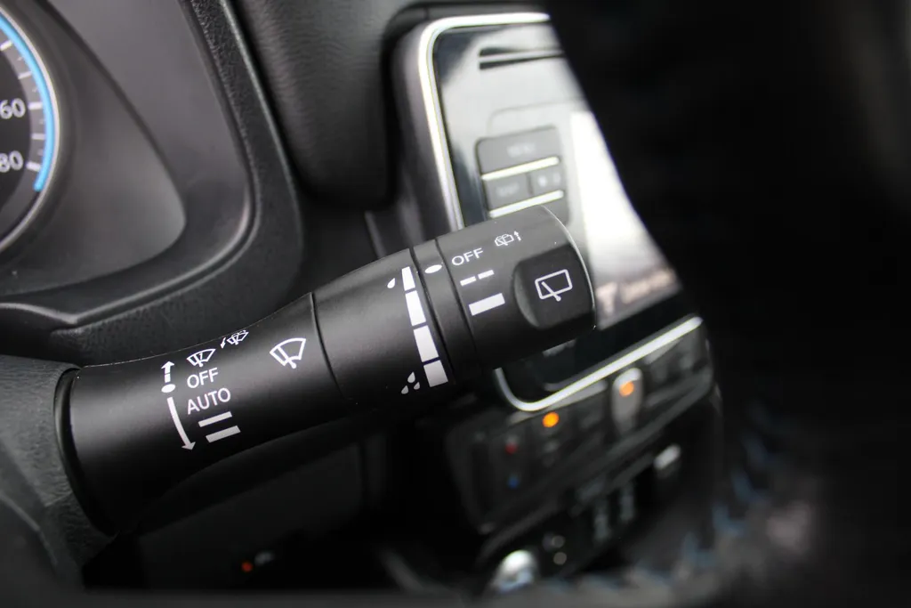 Nissan Leaf Tekna 40 kWh | Trekhaak | Stuur-/stoelverwarming | 360 Camera | LED | Dodehoek detectie | Cruise adapt. | 17' LM | Half leer/stof | Navi |