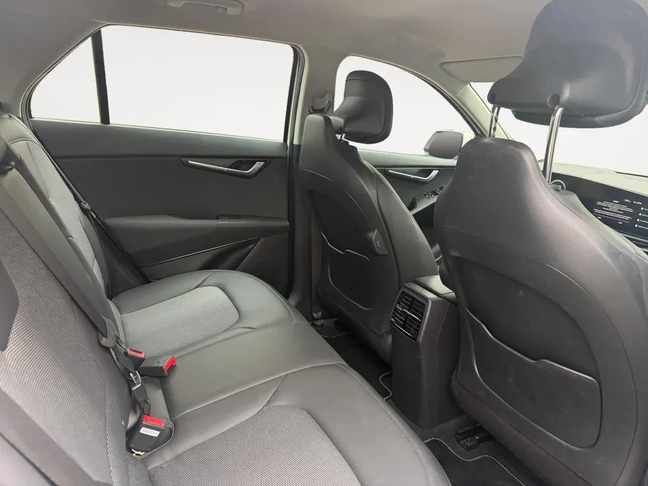 Kia Niro EV DynamicLine 64.8 kWh Dealer onderhouden | Navigatie | Carplay | Climate control | ACC |
