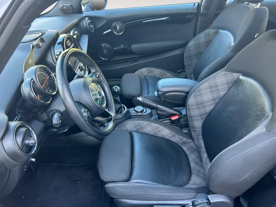 MINI 3-Deurs 1.5 Cooper , Chili Business Hele gave uitvoering! PRIJS RIJKLAAR incl. 12 Maanden garantie!