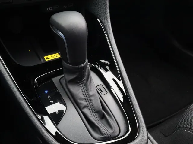 Toyota Yaris 1.5 Hybrid 115 Dynamic | V+A Parkeersensoren | Stoel & Stuur Ver