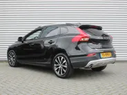 Volvo V40 Cross Country 1.5 T3 Dynamic Edition | Trekhaak | 17' LM | Panoramadak | Leer | PDC v+a | Camera | Stoel-/voorruitverwarming | HK audio |