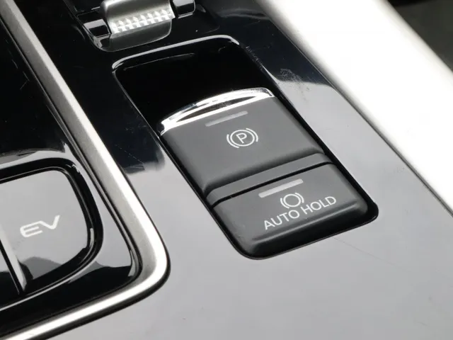 Mitsubishi Eclipse Cross 2.4 PHEV Executive Trekhaak | All Seasons | Adaptive Cruise