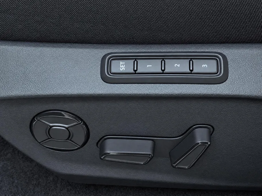 CUPRA Raval Business First Edition 56 kWh 211 PK l Elektrische stoelen l Stoel & stuurverwarming l Levering eind december