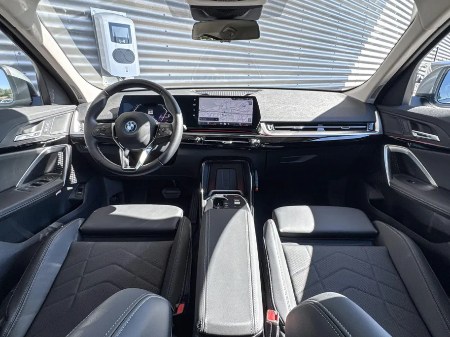 BMW iX2 eDrive20 67 kWh
