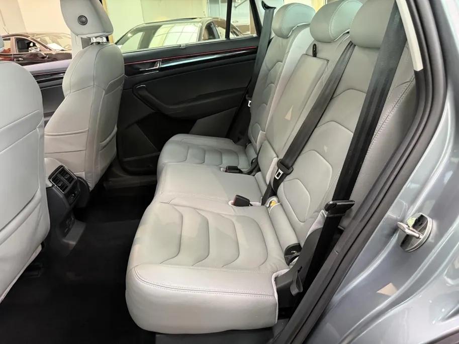 Škoda Kodiaq 1.4 TSI ACT Style Business Lederen bekleding - Navigatie - Achterruitrijcamera - Elektrische Trekhaak geremd 1800 kg