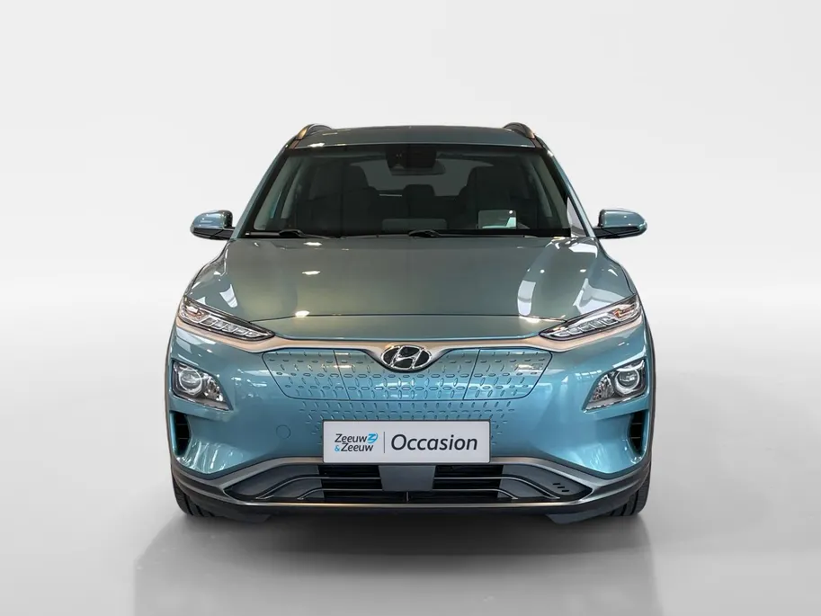 Hyundai Kona EV Fashion 64 kWh | Warmtepomp | Navigatie | Apple Carplay & Android Auto | 100% SOH | Adaptive cruise control | Climate control | Head-up display | Parkeersensoren achter |