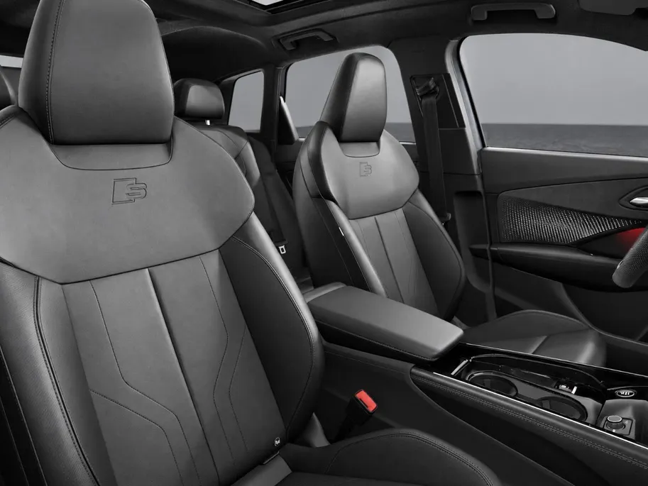 Audi Q3 e-hybrid S edition 272 PK · Tech plus · Glazen panoramadak · Trekhaak elek. wegklapbaar