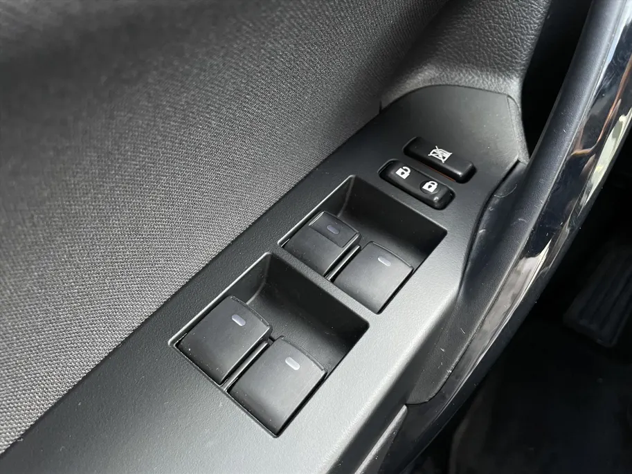 Toyota Auris 1.8 Hybrid CVT Active / Allseasonbanden / Climate en cruisecontrol! /