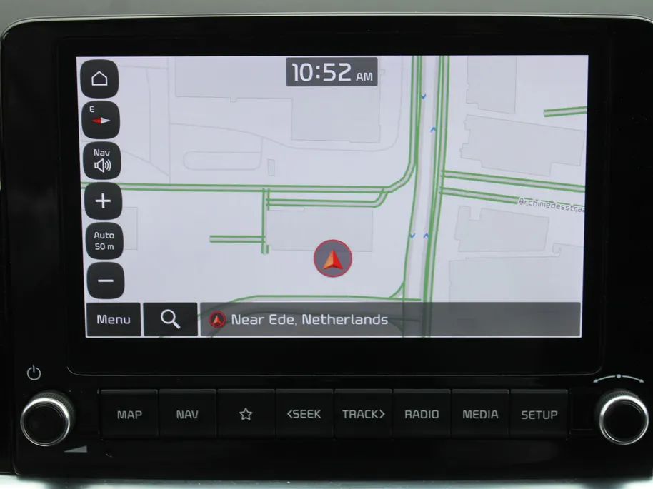 Kia Stonic 1.0 T-GDi MHEV DynamicPlusLine | Stuur-/stoelverwarming | Camera | Cruise | Clima | LED | Navi | 16' LM | Keyless |