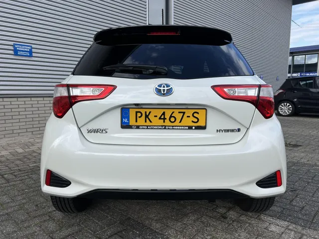 Toyota Yaris 1.5 Hybrid Bi-Tone Automaat | 16' Lichtmetalen Velgen | Climate Control | Elek. Raambediening