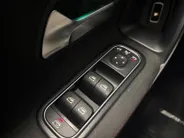 Mercedes-Benz A-Klasse 200 Launch Edition Premium AUTOMAAT AMBIENT LIGHT NAVI AIRCO CAMERA CRUISE CONTROLE AMBIANCE VERLICHTING APPLE CARPLAY ANDRIOD AUTO AMG PAKKET ZEER MOOIE AUTO