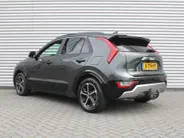 Kia Niro 1.6 GDi Hybrid DynamicPlusLine | Trekhaak | BTW Auto | Schuifdak | Stuur-/stoelverwarming | Cruise adapt. | Camera | Clima | Leer | HUD | LED | 16' LM |