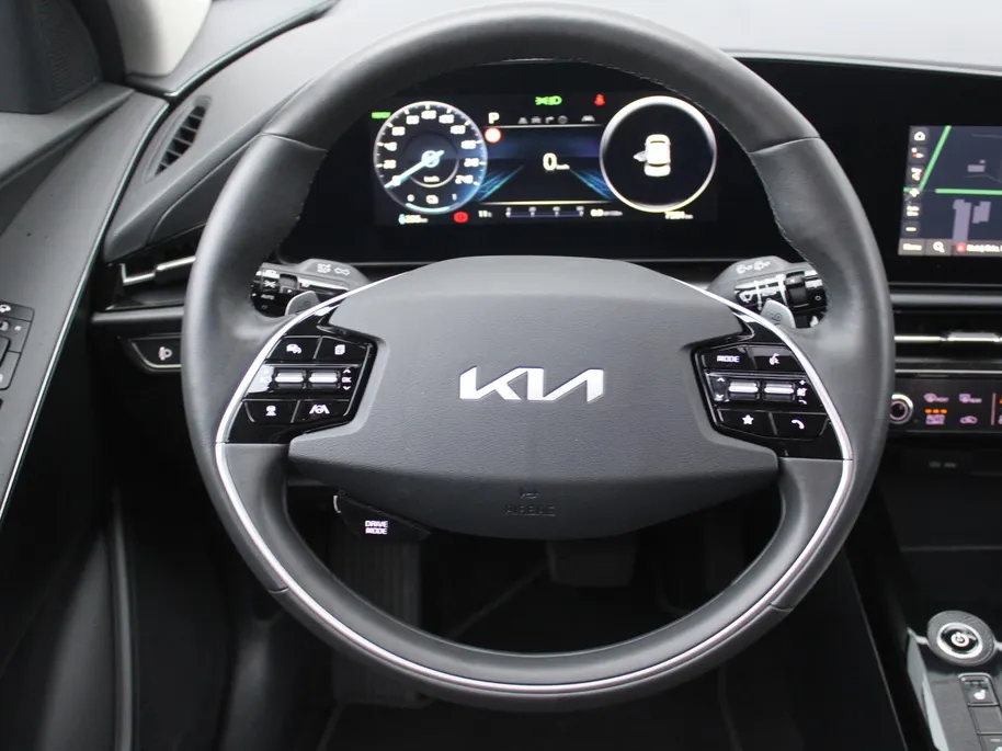 Kia Niro EV DynamicPlusLine 64.8 kWh | 17' LM | Schuif / Kantel dak | Navi | Cruise | Airco | Camera | 17% bijtelling |