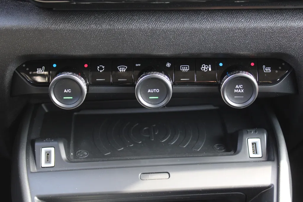 Citroën ë-C4 Shine 50 kWh | Airco | Cruise | Navi | Keyless | Trekhaak | LM Velgen | Heads Up Display | Stoelverwarming |