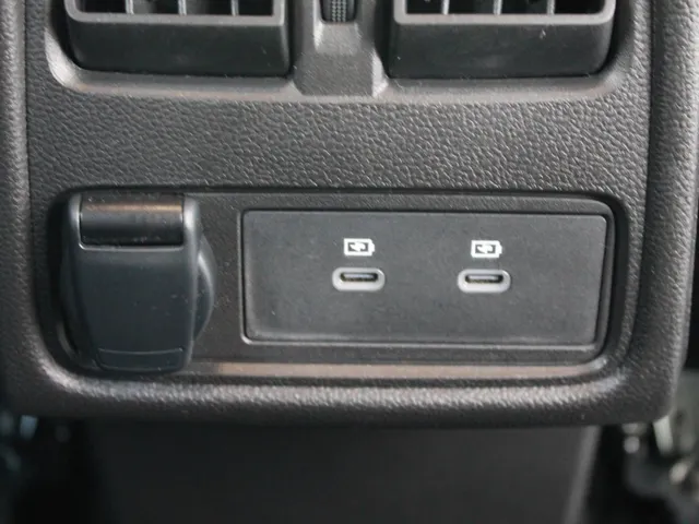 Renault Captur 1.8 E-Tech full hybrid 160 PK techno | Pack winter | Camera achter | LM Velgen | Groot scherm  | Reservewiel |