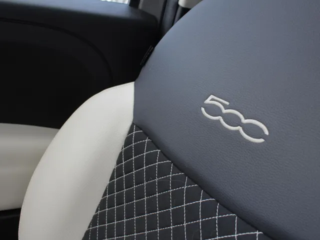 Fiat 500 1.0 Hybrid Dolcevita | Carplay / Android auto | Cruise | Airco | Park sens