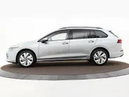Volkswagen Golf variant Life Edition 1.5 eTSI 116 pk 7 versn. DSG · Achteruitrijcamera · draadloze telefoonlader · Prijs is inclusief inruilpremie · MEGA SALE