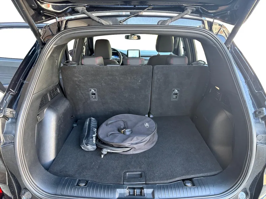 Ford Kuga 2.5 PHEV ST-Line | Navigatie | Keyless Entry | Stoel/Stuur/Voorruitverwarming | Apple Carplay/Android Auto | Adaptieve Cruise Control | Lichtmetalen Velgen |