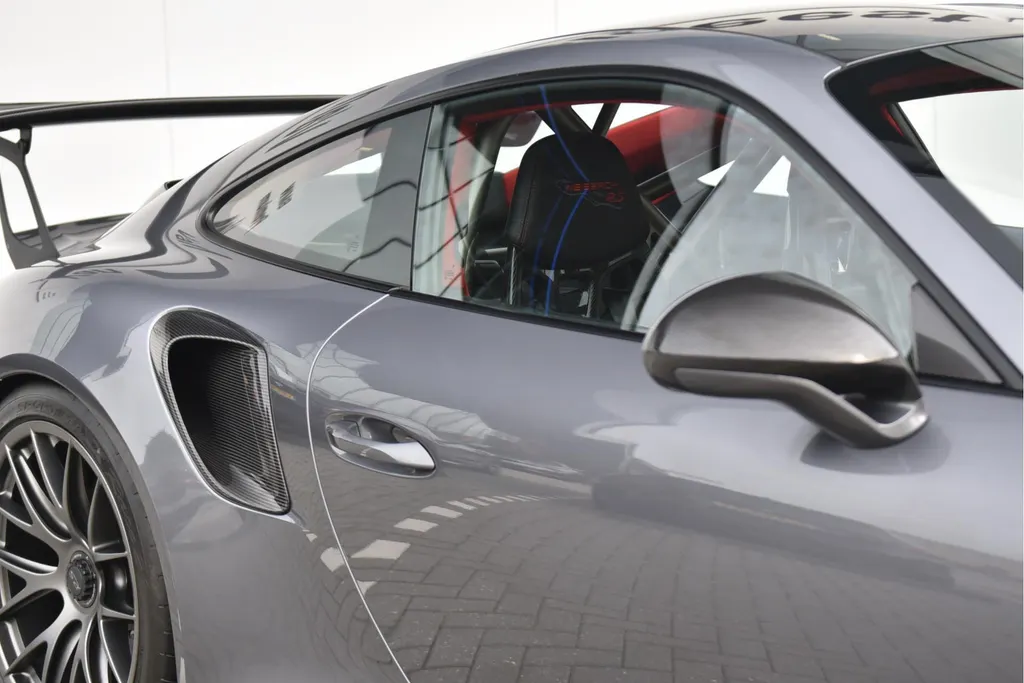 Porsche 911 GT2 RS 3.8