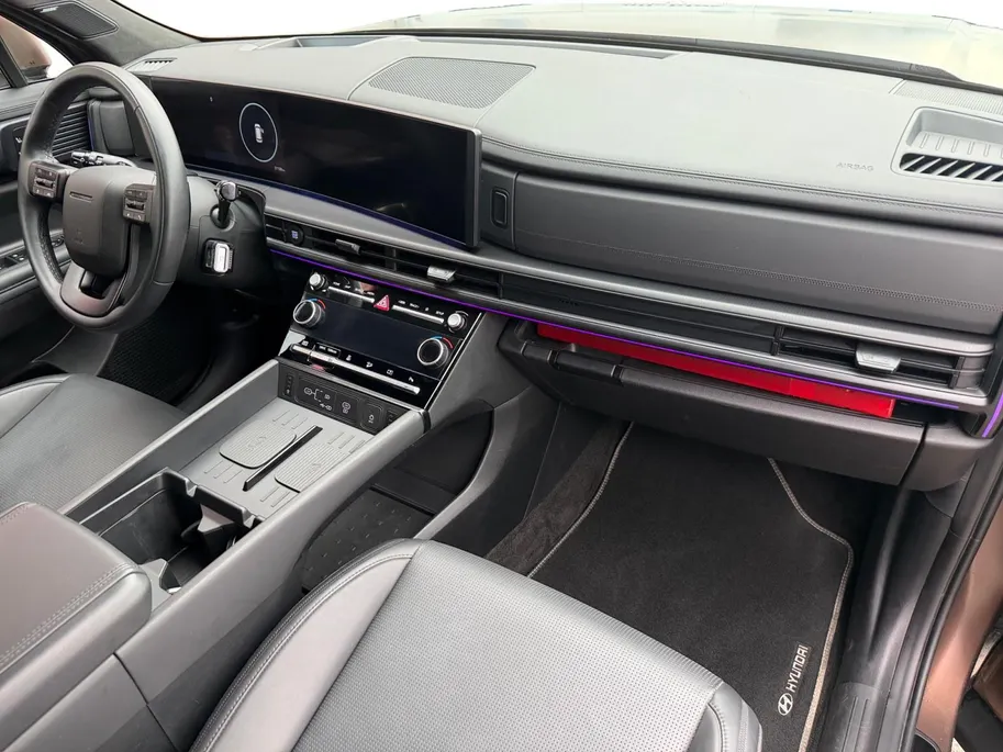Hyundai Santa Fe 1.6 T-GDI PHEV Black Line 4WD 7-zitter 251PK | 62km WLTP elektrisch | Navigatie | Apple Carplay & Android Auto | Adaptive cruise control | Climate control | 360 camera | Stoelventilatie & verwarming | Stuurverwarming |