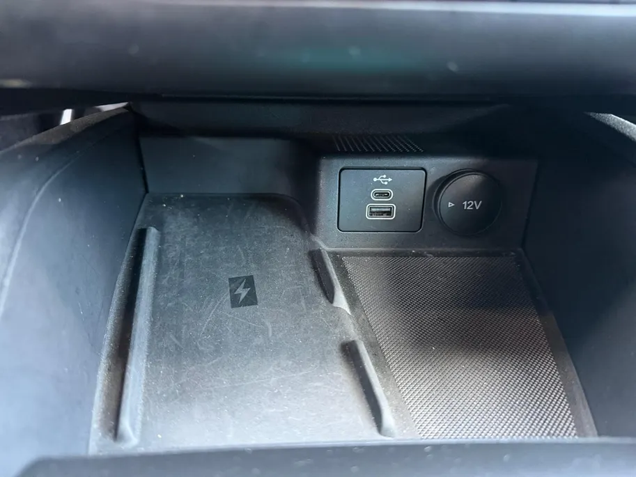 Ford Focus Wagon 1.0 EcoBoost Hybrid ST Line Style | Dealer onderhouden | NL auto | Winter pack | Trekhaak | Navigatie | Apple carplay & Android auto | Parkeersensoren voor en achter | Achteruitrijcamera | Cruise control | Draadloos opladen mobiel | Privacy glas | B