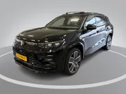 Volkswagen Tayron 1.5 272pk DSG eHybrid R-Line Edition · Panoramadak · 360 Camera · Wegklapbare Trekhaak · Black Style · 20'' Inch · Garantie t/m 17-11-2029 of 100.000km