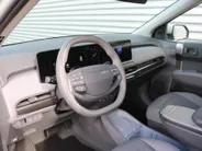 Kia EV3 Plus Advanced 81.4 kWh | Stuur/stoelverwarming | Schuifdak | Camera | Elek. stoelverstelling | 19' LM | Dodehoek detectie | Clima | LED |
