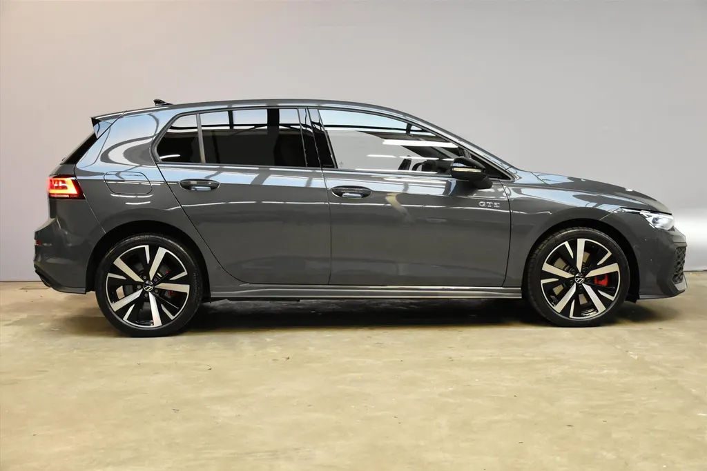 Volkswagen Golf 1.5 eHybrid GTE | Panoramadak | 360° Camera | Navigatie