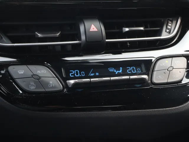 Toyota C-HR 2.0 Hybrid First Edition Trekhaak | Blindspot | Stuur en stoelverwarming