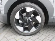 Kia EV2 Plus 42.2 kWh | Dodehoek detectie | Clima | 18'' LM Velgen | Stuur-/stoelverwarming | All seasons | Camera | Keyless | Telefoonlader | Navi |
