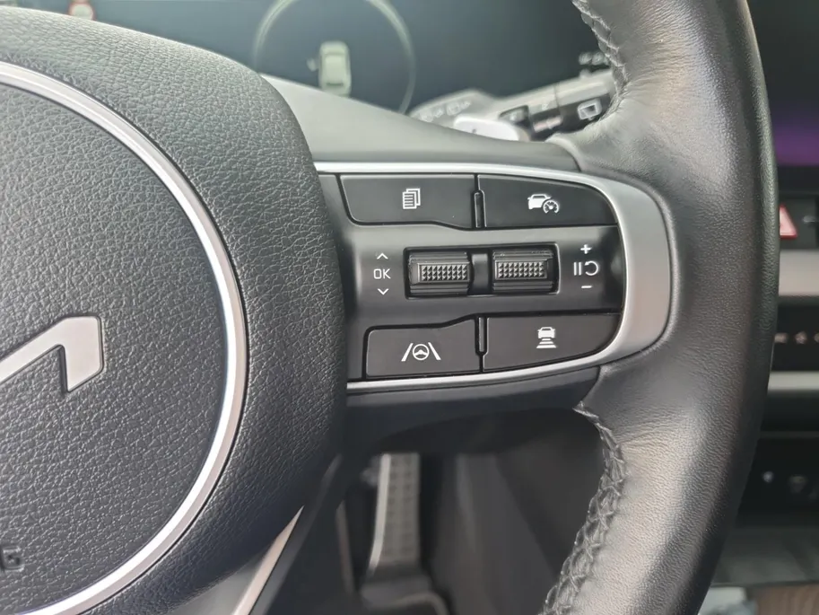 Kia Sportage 1.6T MHEV GT-Line | Stoel en stuurverwarming | Panorama schuifdak | Camera | Elektrisch bedienbare voorstoelen | Apple Carplay / Android Auto | Elektrische achterklep |
