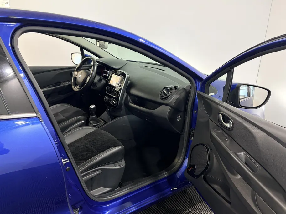Renault Clio 90PK TCe Intens | Camera | Parkeersensoren | Lichmetalen Velgen | Climate Control | Cruise Control | Licht & Regensenor | Armsteun | Full LED | Keyless Entry |