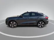 Audi Q5 2.0TFSIe-hybrid 220kW/299PK S Line quattro · Panoramadak · 360°Camera + Parkeersensoren · Apple/Android Car Play · Garantie t/m 25-09-2029 of 80000km.