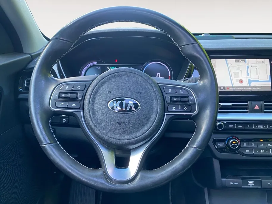 Kia e-Niro DynamicPlusLine 64 kWh Climate control | Stoel,- en stuurverwarming | Parkeercamera | Cruise control | Elek. schuif/kanteldak | 16 inch LM velgen |