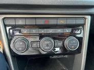 Volkswagen T-Roc 1.0 TSI Style 115pk Business · Camera · Apple/Android Car Play · Navigatie · Stoelverwarming · Clima · 17'' ·