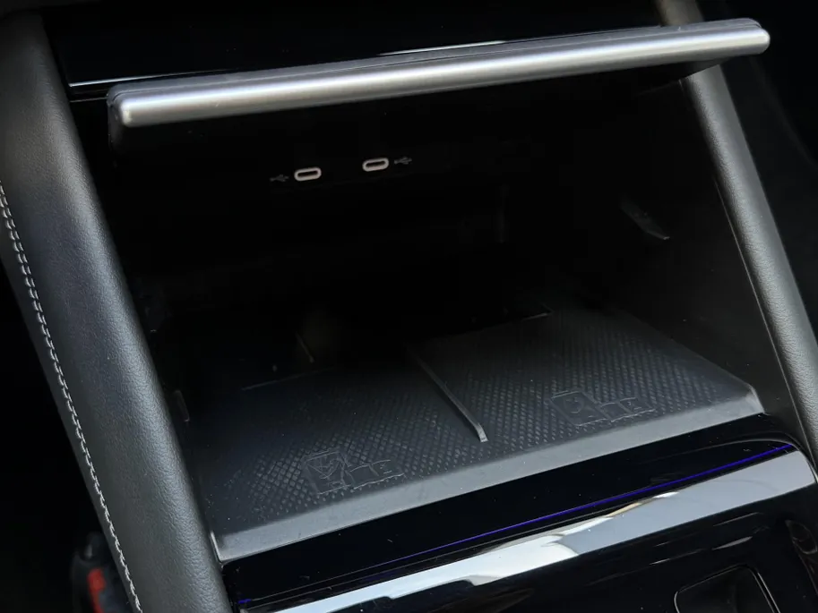 Volkswagen Tiguan 1.5 eTSI R-Line Business | Elektrisch wegklapbare trekhaak | Stoelmassage | Elektrisch bedienbare achterklep | Achteruitrijcamera | Parkeersensoren voor- en achter | Navi | Adaptive cruise control | Sportstoelen