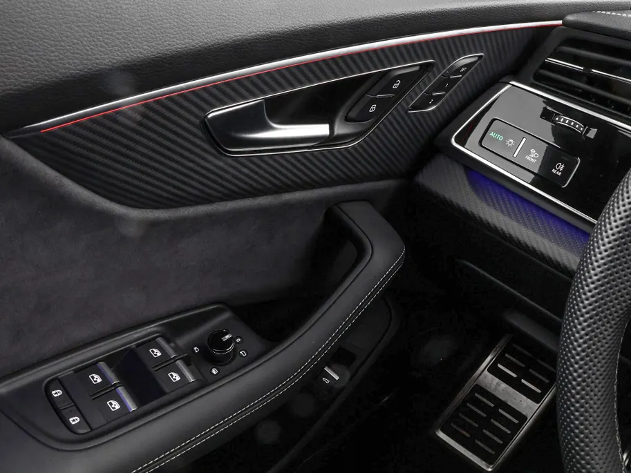 Audi Q8 55 TFSI e quattro Pro Line S 394 PK · 22' LM Velgen · Glazen panorama dak · B&O Premium 3D · Assist. plus, remote park · Stoelventilatie + Massage · Trekhaak · Servosluiting
